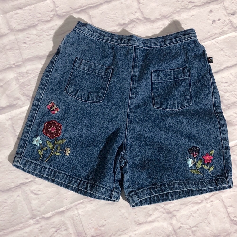 McKids Floral Embroidered Denim Shorts Girls Ninas size 7 NWOT